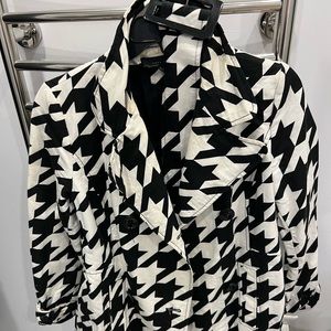 Large herringbone patter Zara trench